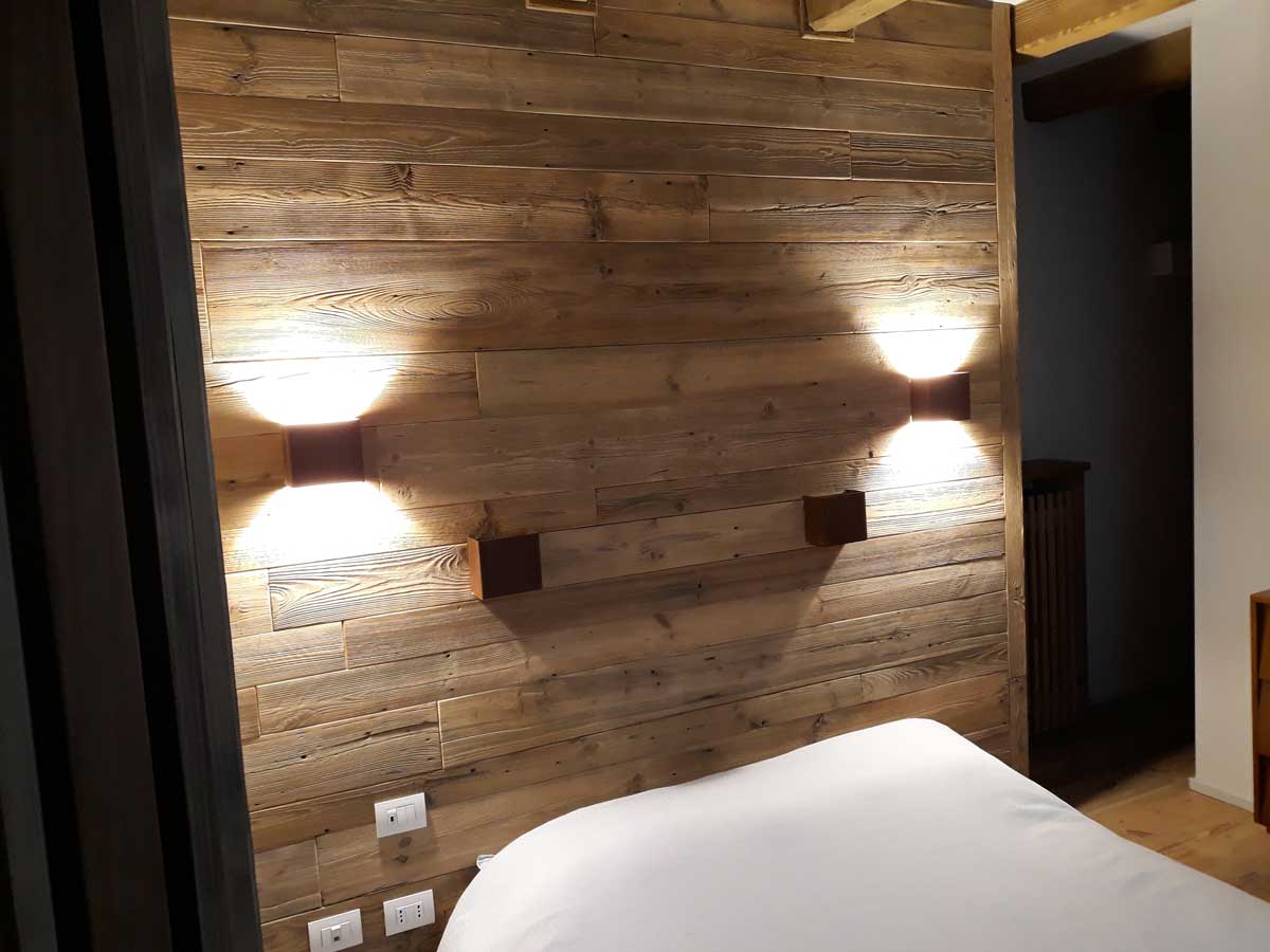 Boiserie e rivestimenti in legno per pareti e soffitti